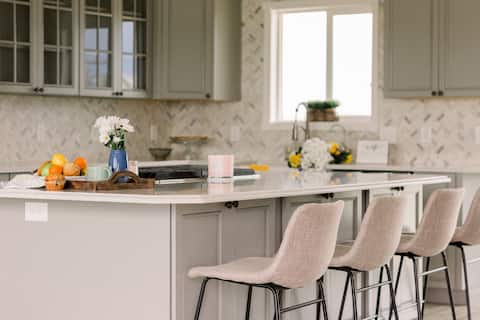 Bright and brand new 3 bedroom farmhouse