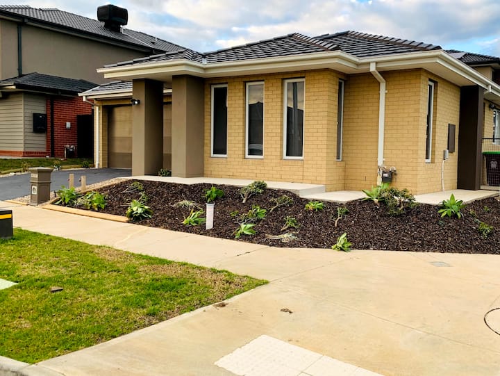 4-bedroom Family Home In Berwick – Close To All - Cranbourne