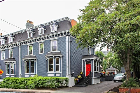 5Bd Heritage Dream Home in the heart of Downtown!