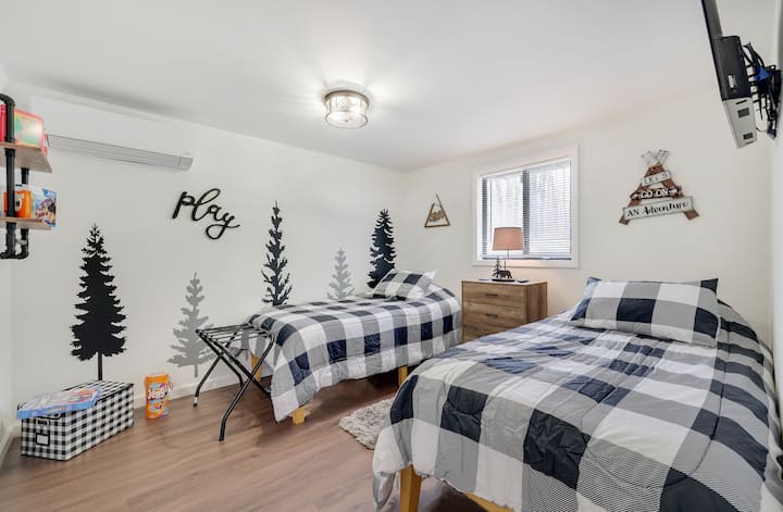 A los niños les va a encantar el dormitorio con dos camas individuales.