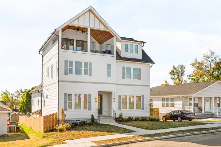 Skyline Rooftop, Hot Tub, Games, Have Fun-Do Good! gallery image 2