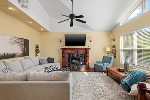 Top Airbnb: Secluded/Hot Tub/Stunning Views/Rooftop Deck/Pool Table in Holiday Island
