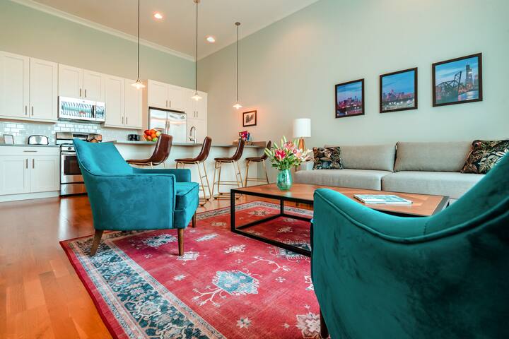 Vibrant Andersonville 2BR w/ in-unit laundry gallery image 2