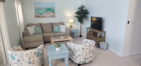 Popular Airbnb listing: Canal Front w/ Dock + Kayaks | Walk to Beach! in North Topsail Beach