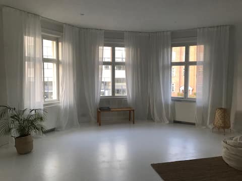 Successful Airbnb property: Bright villa apartment with private balcony near Copenhagen in Gentofte