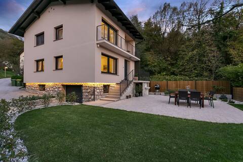 4-Star Angel Boutique Home with garden and sauna