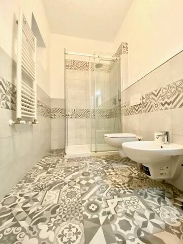 Handsome 2-BR near Santa Croce gallery image 3