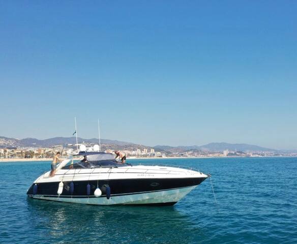 Magnifico yate en Barcelona con Boat tour incluido gallery image 3