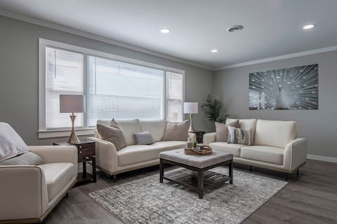 Top Airbnb: Newly remodeled! 1 Block to Beach +Free WiFi in Sylvan Beach