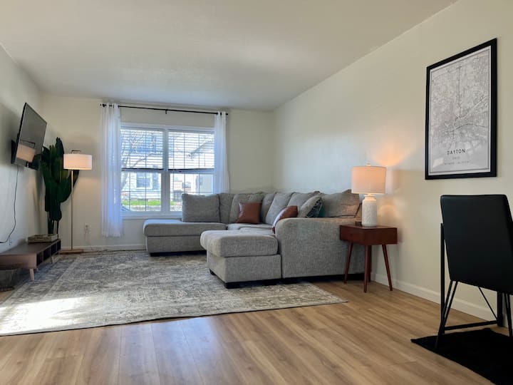 Cozy, Modern 3-bedroom Close To Downtown - Dayton, OH