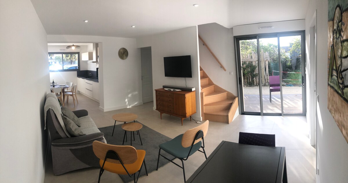 Proprietà Airbnb di successo: New home in the heart of the village near the beach a Meschers Sur Gironde