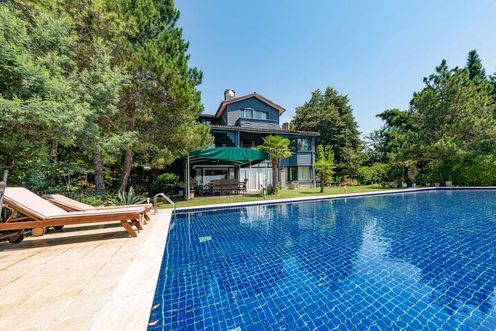 Private 500 m2 villa in 5 arce land gallery image 3