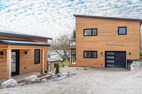 Spectacular 5 Bedroom Spaview Retreat!