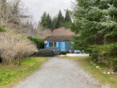 Idyllic Loch Ness Mountain Cottage