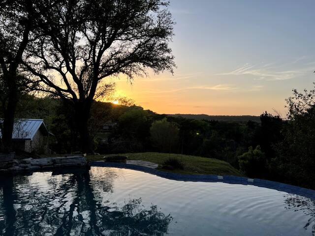 Hill Country Heaven – Inquire for Long Term Stays gallery image 2
