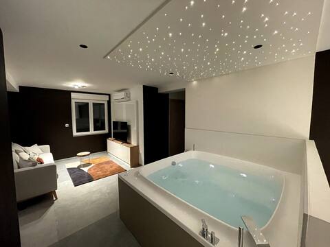 Relaxing family accommodation with private JACUZZI
