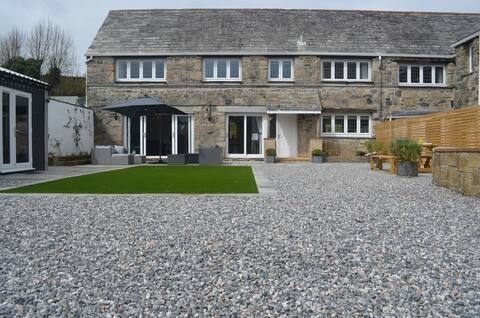 Cozy 3 bed cottage with log burner and games room.
