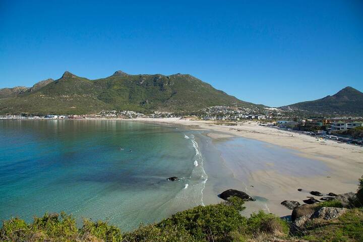 Hout Bay beach front apmnt sea views with Ups-wifi gallery image 4