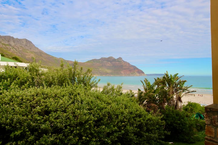 Hout Bay beach front apmnt sea views with Ups-wifi gallery image 3