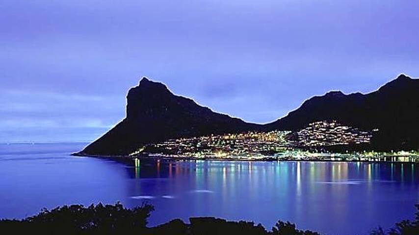 Hout Bay beach front apmnt sea views with Ups-wifi gallery image 2