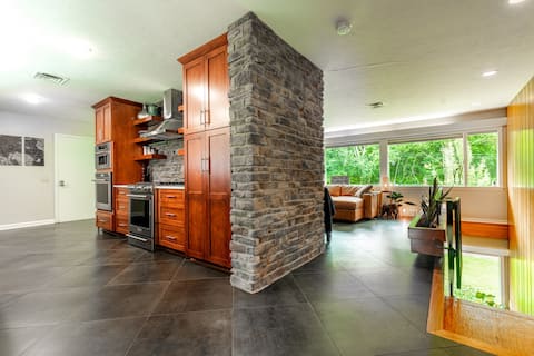 Nature Inspired 3 Bed MCM, near HOF, Wooded view