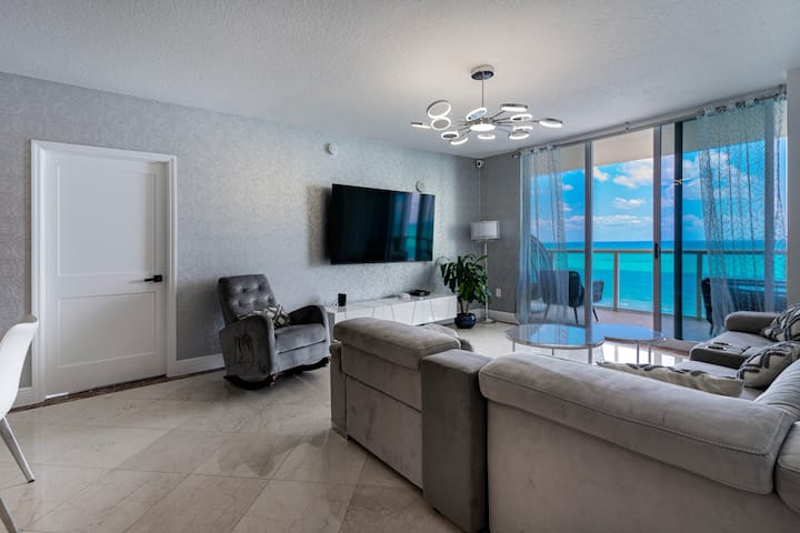 Modern Spacious 2 Bed / 2 Bath Condo On The Ocean! - Sunny Isles Beach, FL