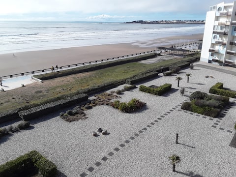 Popular Airbnb listing: Functional apartment, stunning sea views in Saint Gilles Croix De Vie