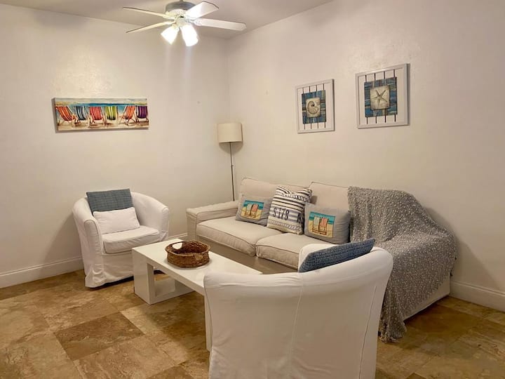 Cozy Island Apartment Steps From The Beach - Bill Baggs Cape Florida State Park, Key Biscayne