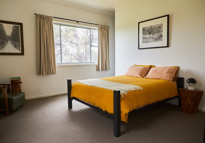 Bedroom 2: Queen size comfy bed with soft flax linen sheets and doona in spacious room. Garden views and air conditioner.