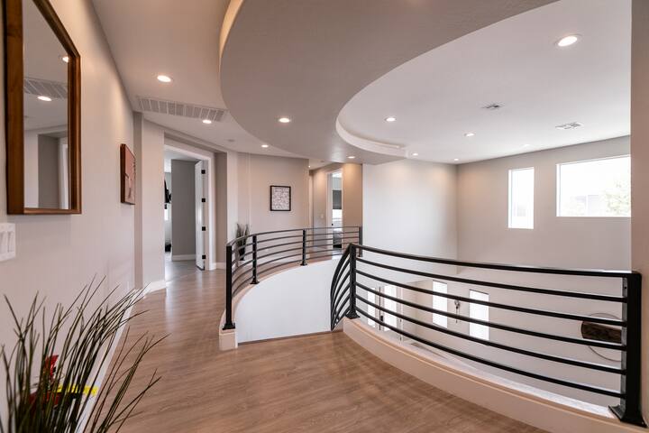 6 bedroom mansion w/ amazing backyard pool! gallery image 5