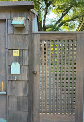 A Rockridge oasis steps from the center of it all gallery image 2