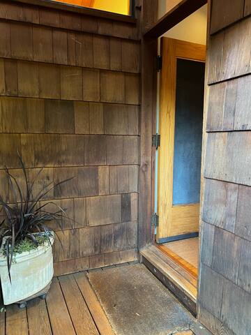 A Rockridge oasis steps from the center of it all gallery image 5