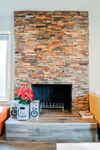 Remodeled 4BD house in China Town pool/jacuzzi gallery image 5