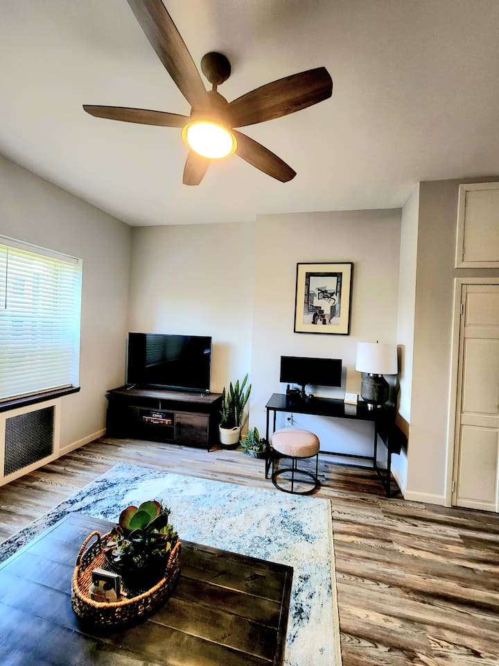 Full Service Modern Apt. Sleeps 4.  Prime Location - 뉴저지