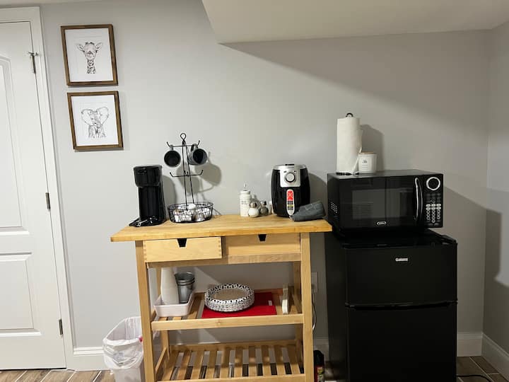 Spacious Basement Studio W/ Private Entry/parking - Towson, MD