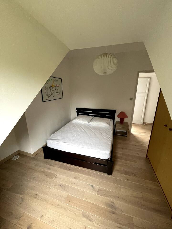 Dhoma e gjumit 2
140 krevat, gardërobë