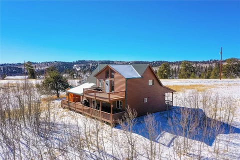 Pet Friendly cabin w/ fireplace and mountain views