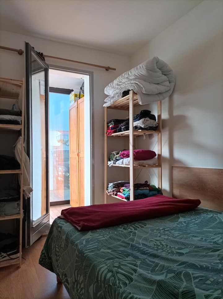 Hlavná spálňa s prístupom na verandu.