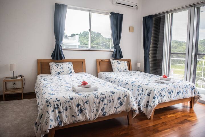 2 ნახევრად ორადგილიანი საწოლი (120*200)
(სახურავის ერთეული)