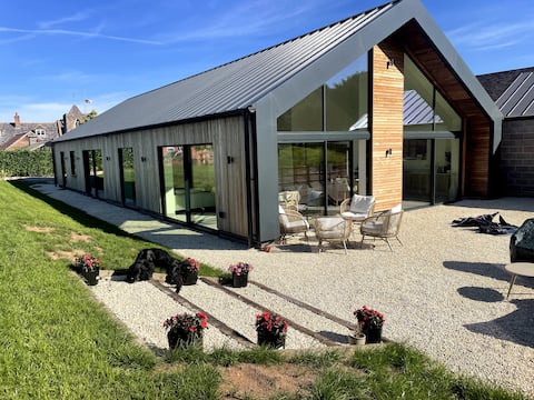 Spacious retreat, perfect for families and groups.
