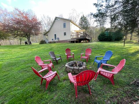 Secluded 5BR Lodge w/ Hot Tub near BG & WKU