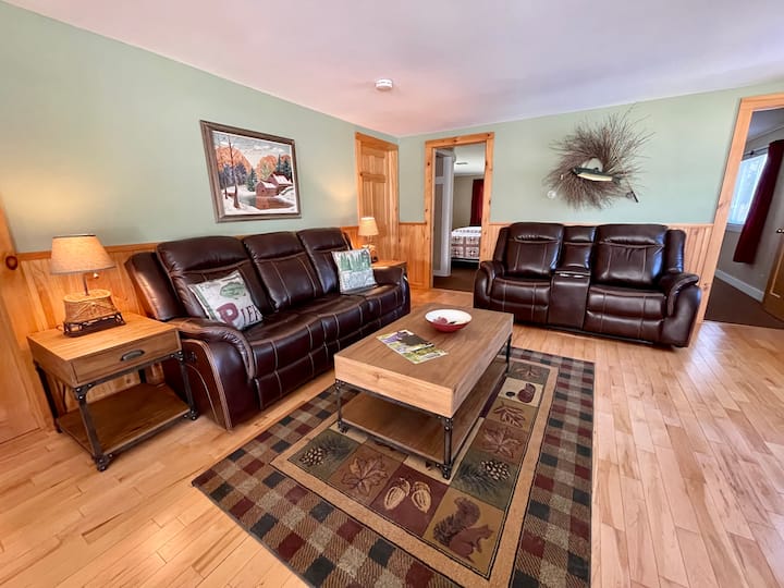 Village Cottages: Cottage #4. Spacious And Cute! - Old Forge, NY