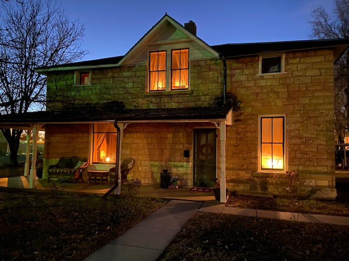 Buffalo Haus no cleaning or airbnb fees Houses for Rent in Hays