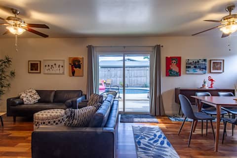Top performing Airbnb: Alamo City Oasis: pool, putt, close & convenient in Greater Dellview