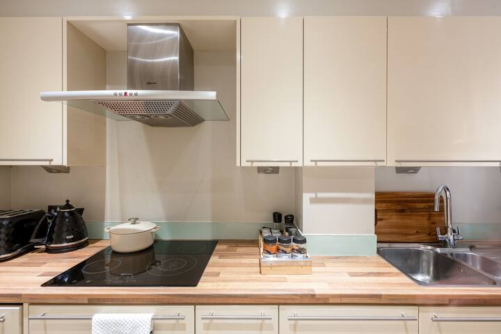 **Luxury 2 bedroom apartment in Knightsbridge** gallery image 4