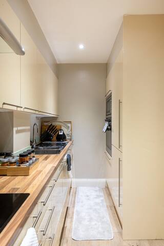 **Luxury 2 bedroom apartment in Knightsbridge** gallery image 5