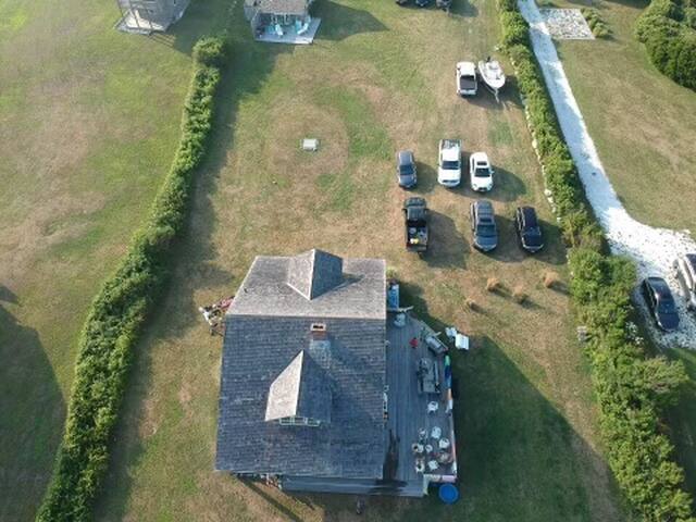 Beautiful rustic oceanfront beach house gallery image 4