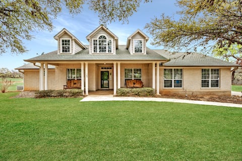 Heated Pool/Hot Tub | Near Wineries & Town/Lights!
