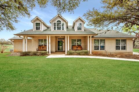 Heated Pool/Hot Tub | Near Wineries & Town/Lights!