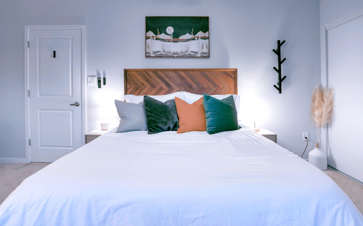 The back bedroom has a high end memory foam mattress and sheets that sleep like a dream!